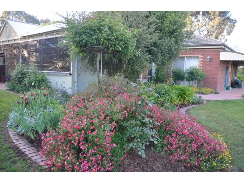 9 Cemetery Road, Cobram East VIC 3644