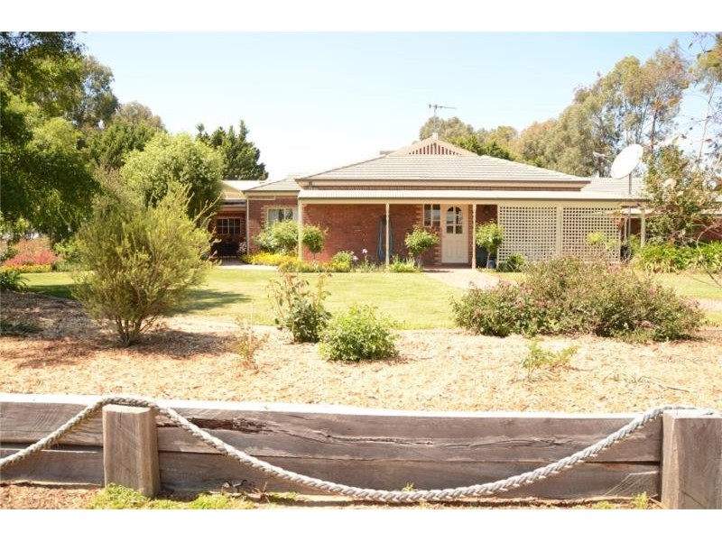 9 Cemetery Road, Cobram East VIC 3644