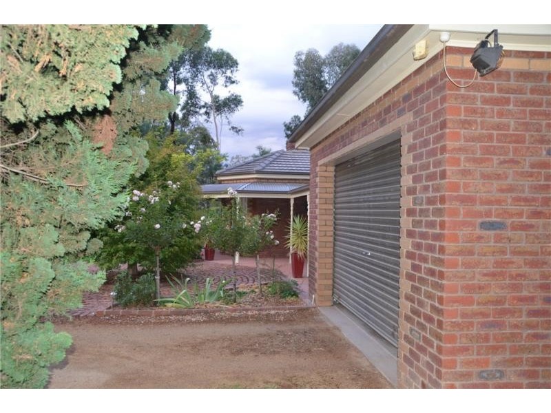 9 Cemetery Road, Cobram East VIC 3644