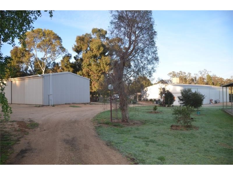 9 Cemetery Road, Cobram East VIC 3644