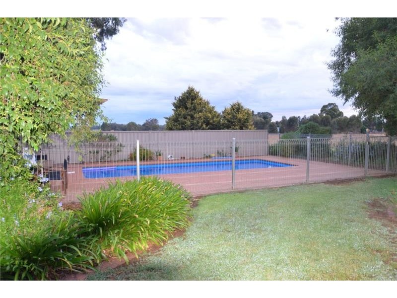 9 Cemetery Road, Cobram East VIC 3644
