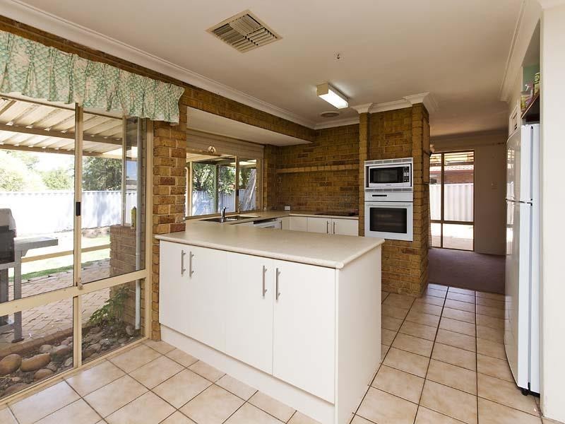 33  Walker Crescent, High Wycombe WA 6057