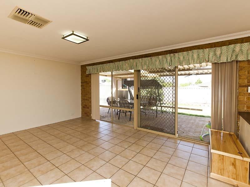 33  Walker Crescent, High Wycombe WA 6057