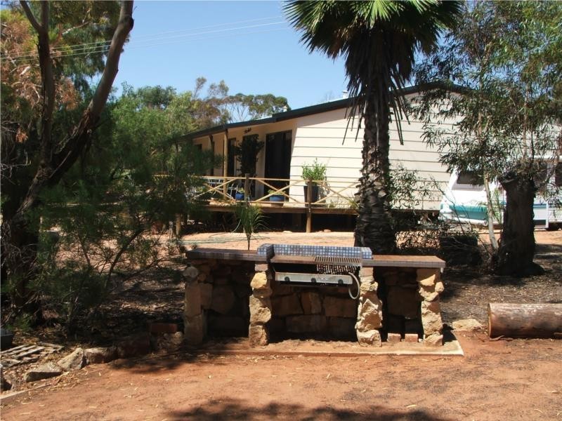 9 Pickering Road, Waikerie SA 5330