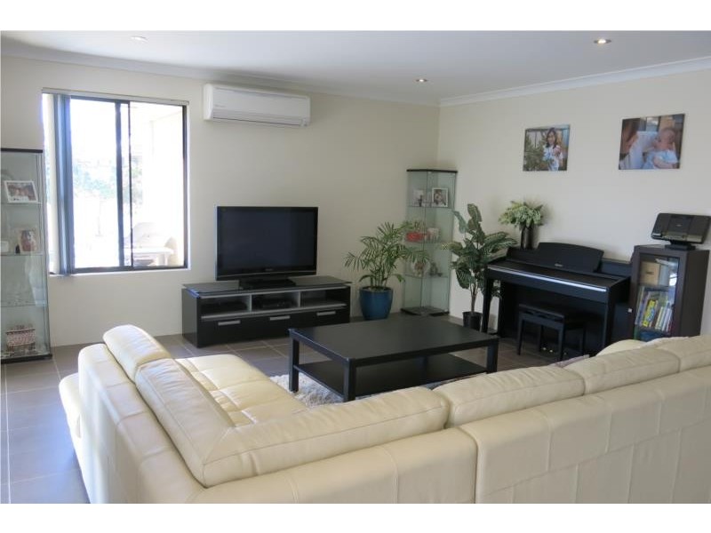 4 Quokka Street, Wattle Grove WA 6107