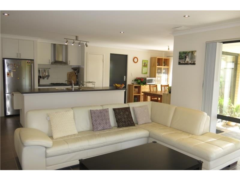 4 Quokka Street, Wattle Grove WA 6107