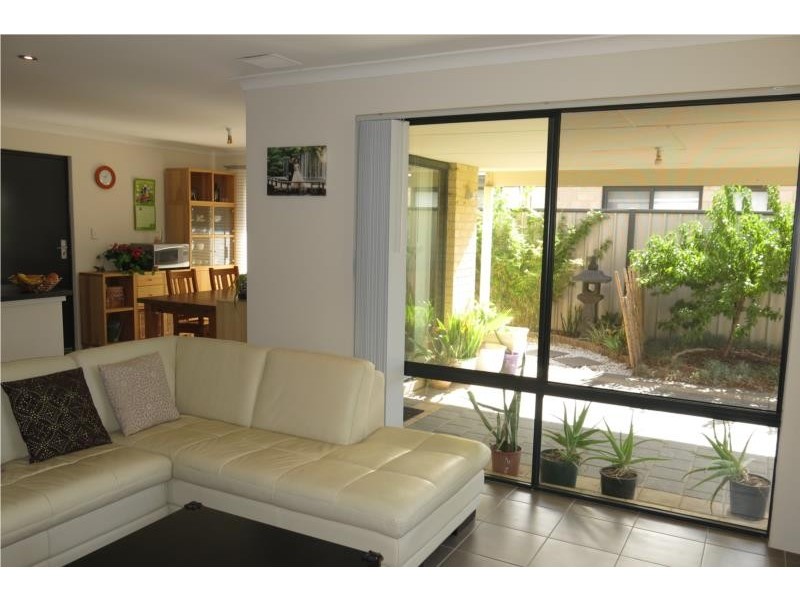 4 Quokka Street, Wattle Grove WA 6107