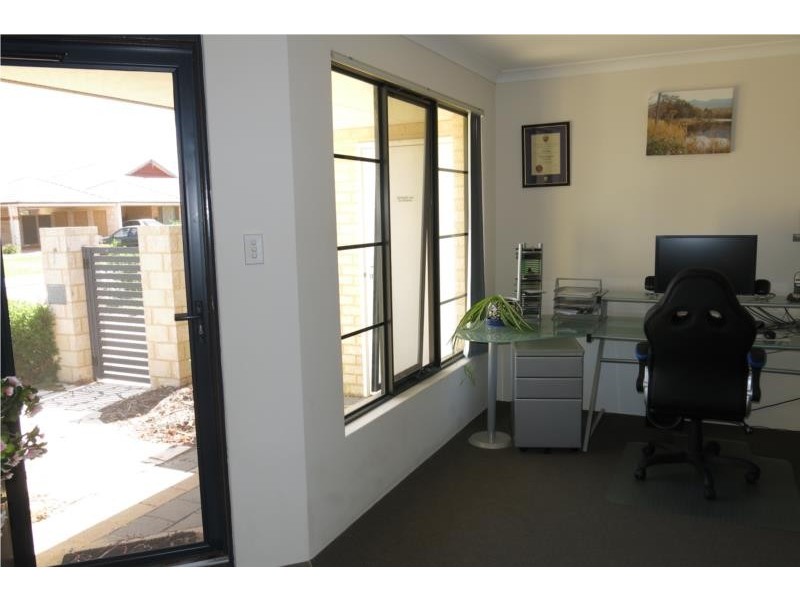 4 Quokka Street, Wattle Grove WA 6107