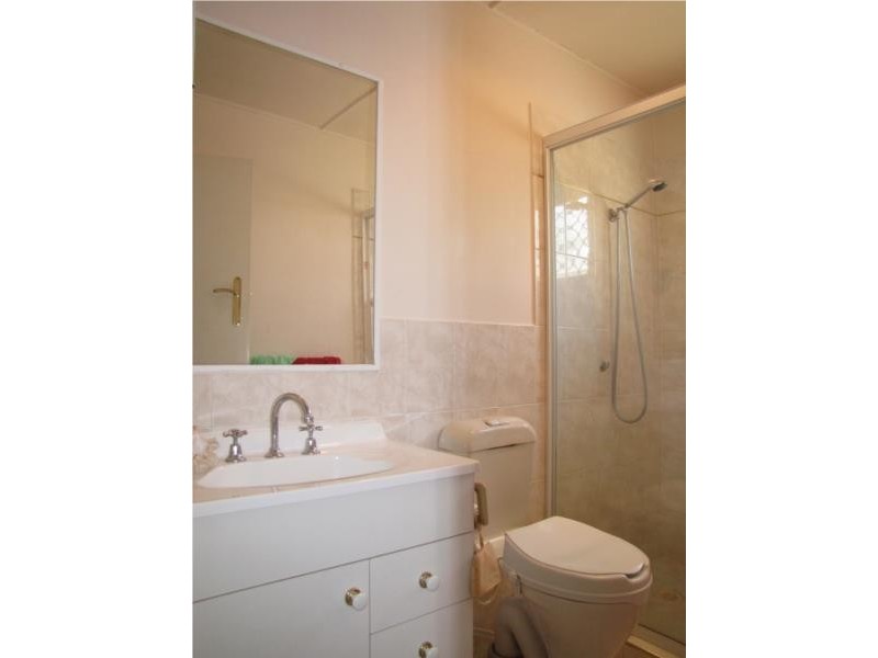 8  Joan Street, Southport QLD 4215