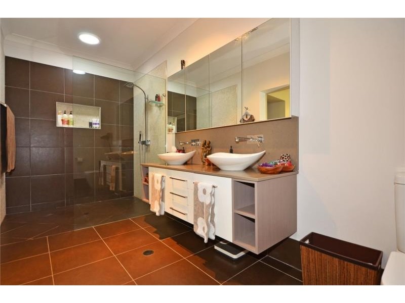 206 Sugars Road, Anstead QLD 4070