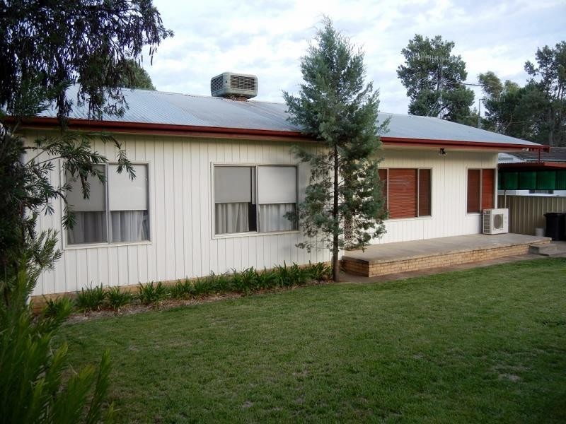 16 Bluebonnet Crescent, Coleambally NSW 2707