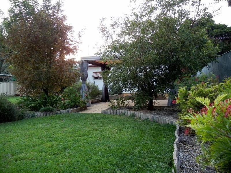 16 Bluebonnet Crescent, Coleambally NSW 2707