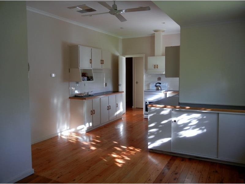 16 Bluebonnet Crescent, Coleambally NSW 2707