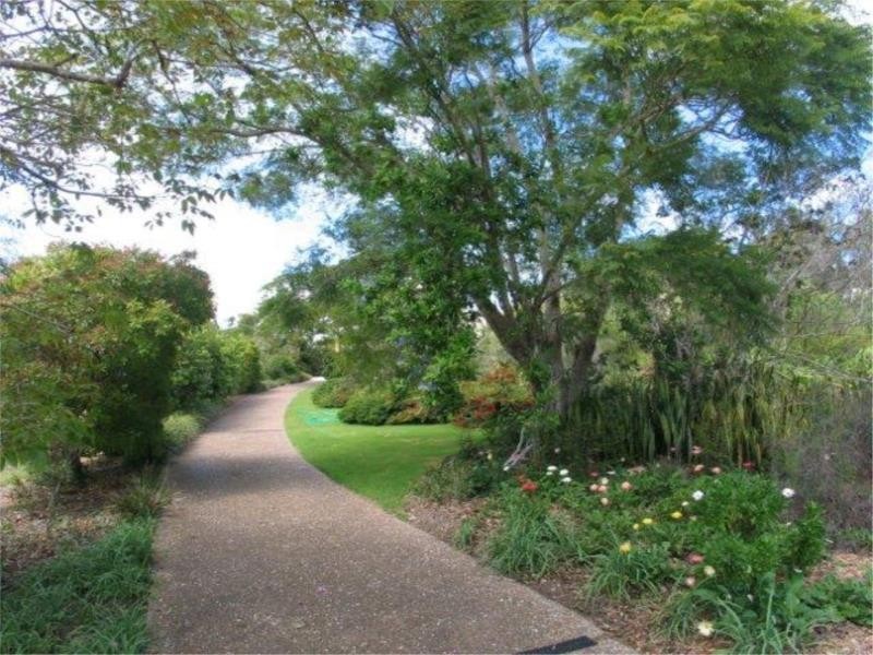 4 Balmoral Court, Urraween QLD 4655