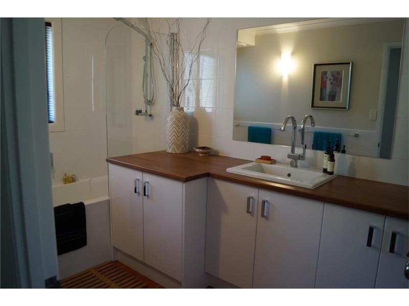 4 Balmoral Court, Urraween QLD 4655