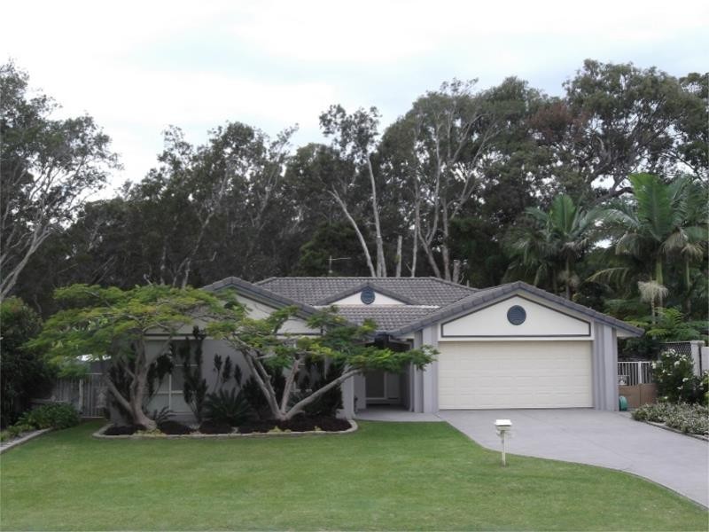 11 Bluewater Place, Sapphire Beach NSW 2450