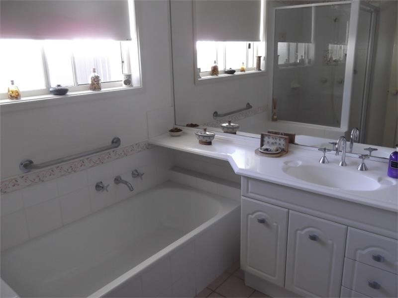 11 Bluewater Place, Sapphire Beach NSW 2450