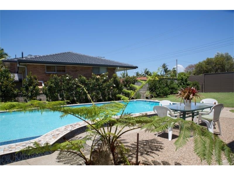 24 First Avenue, Labrador QLD 4215