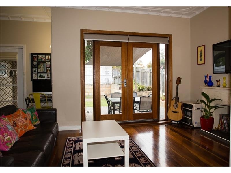 55 Coleman Crescent, Melville WA 6156