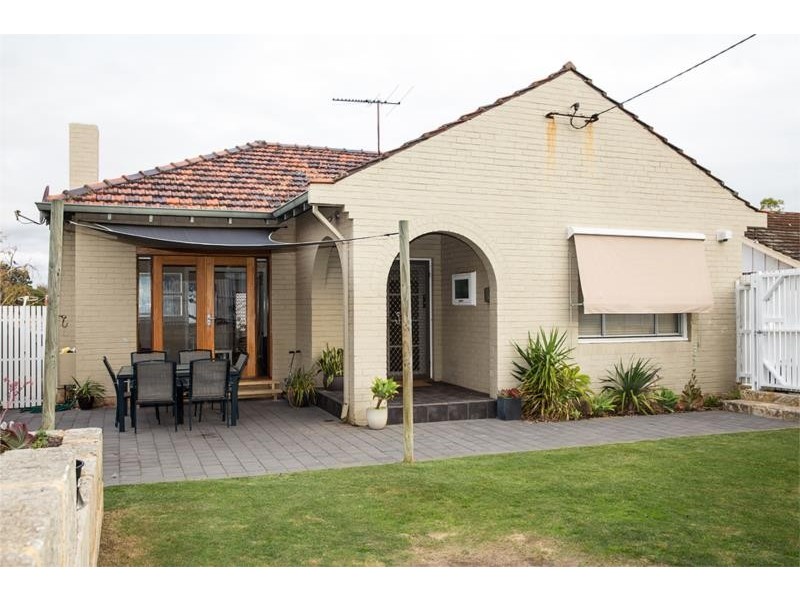 55 Coleman Crescent, Melville WA 6156