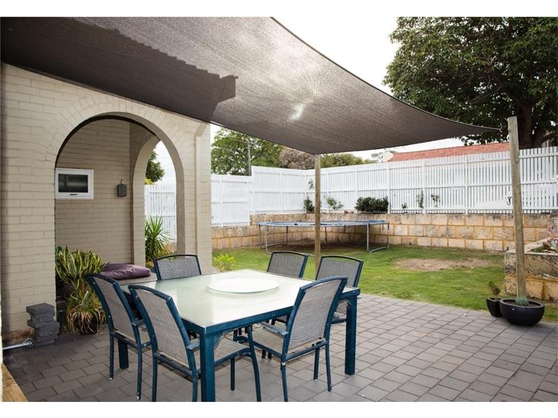 55 Coleman Crescent, Melville WA 6156