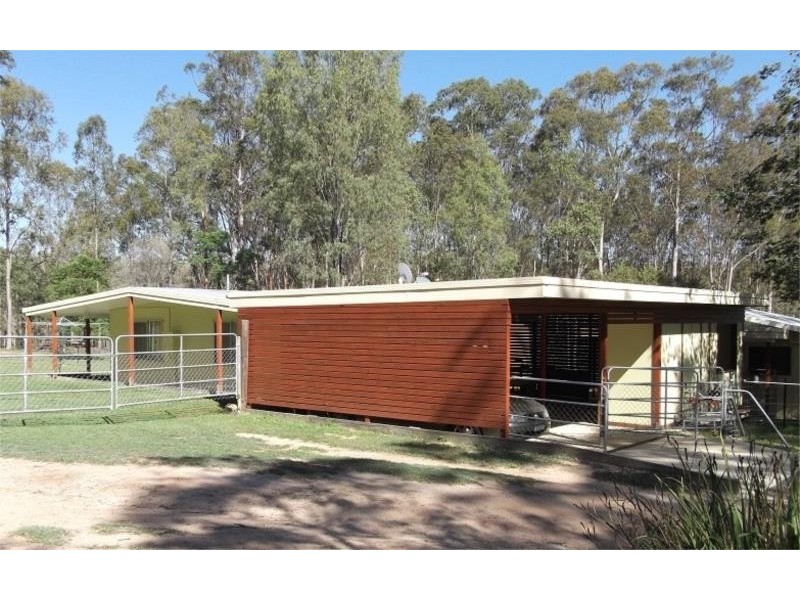 69 Pine Crescent, Esk QLD 4312