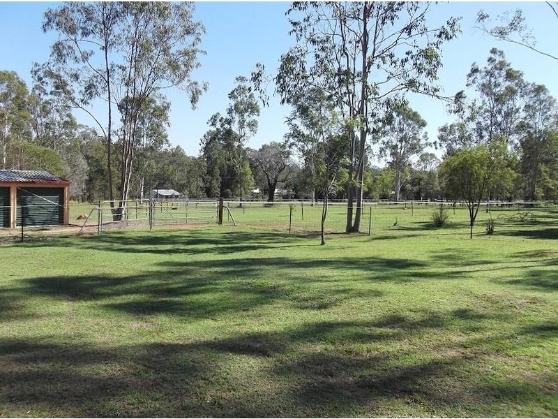 69 Pine Crescent, Esk QLD 4312