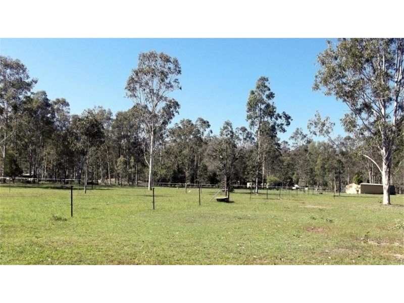 69 Pine Crescent, Esk QLD 4312