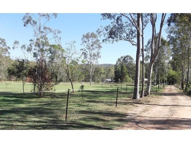69 Pine Crescent, Esk QLD 4312