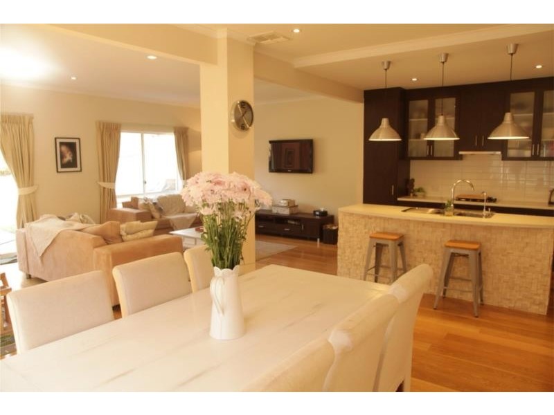 67 Hindmarsh Cct, Mawson Lakes SA 5095