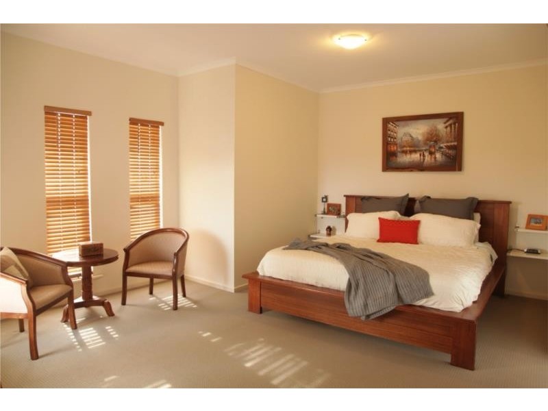 67 Hindmarsh Cct, Mawson Lakes SA 5095