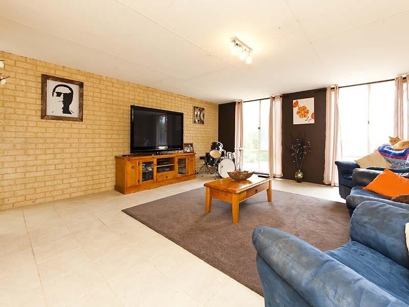 235 McLennan Drive, Nowergup WA 6032