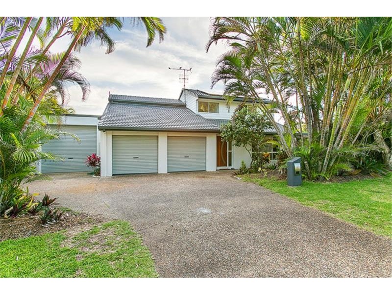 21 Wavecrest Drive, Castaways Beach QLD 4567