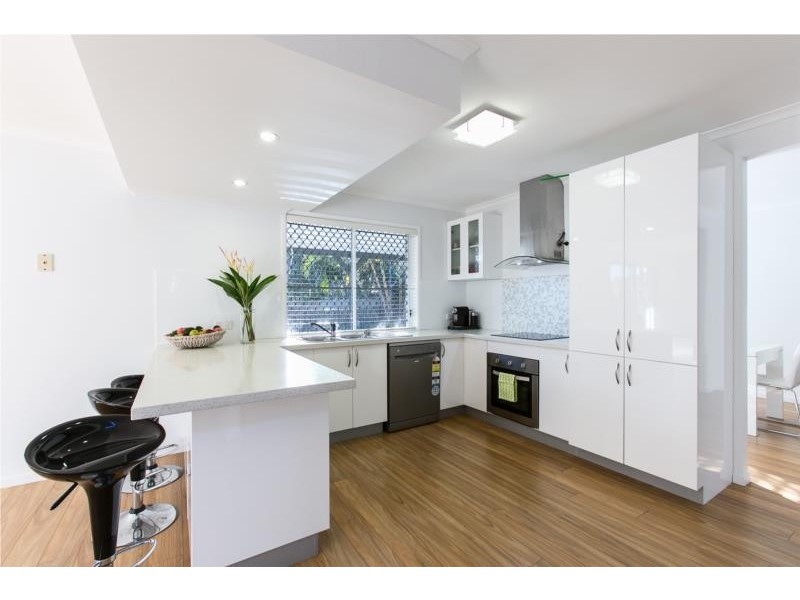 21 Wavecrest Drive, Castaways Beach QLD 4567