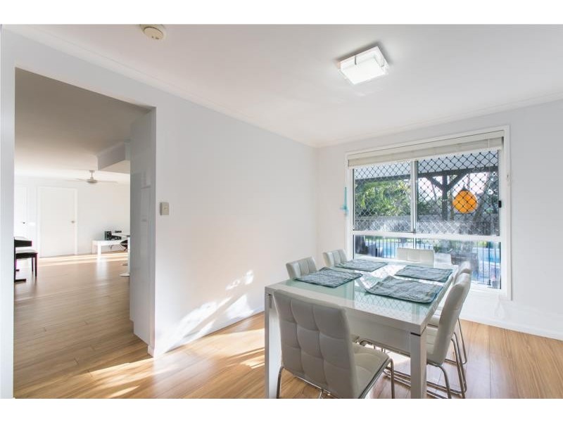 21 Wavecrest Drive, Castaways Beach QLD 4567