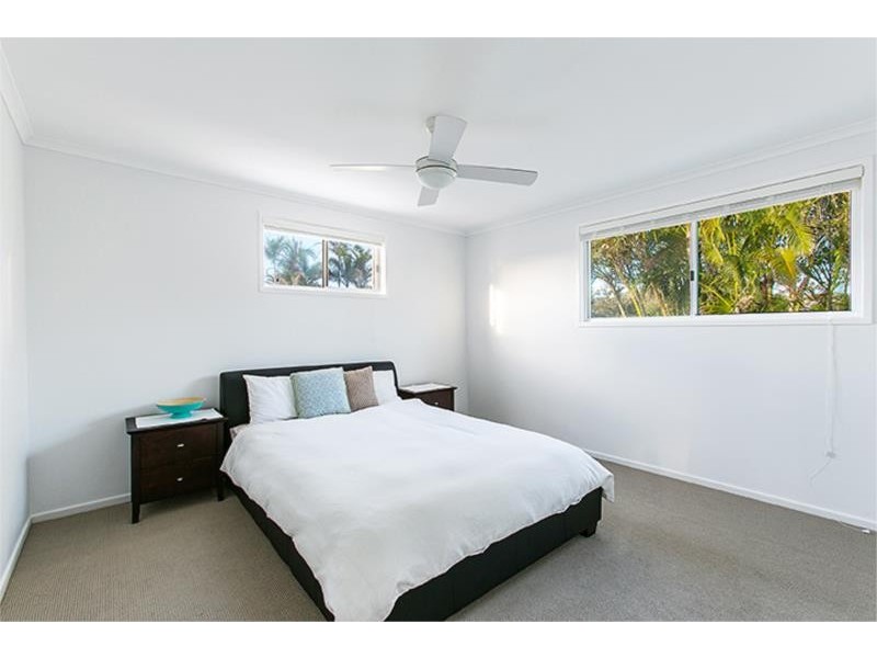 21 Wavecrest Drive, Castaways Beach QLD 4567