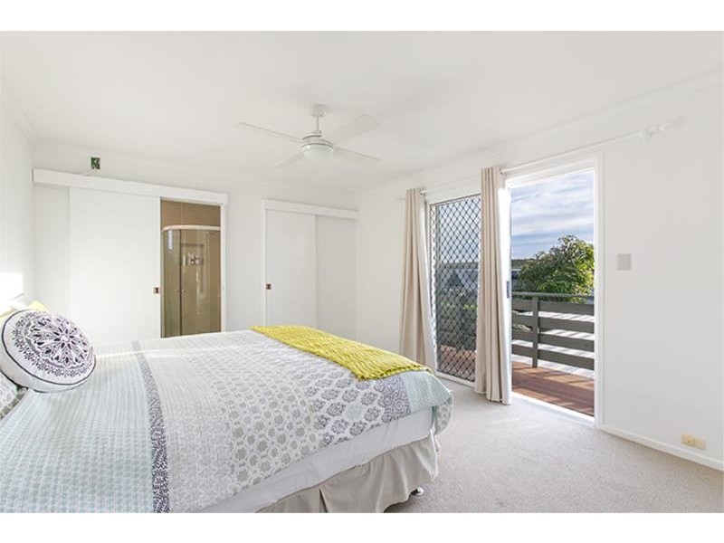 21 Wavecrest Drive, Castaways Beach QLD 4567