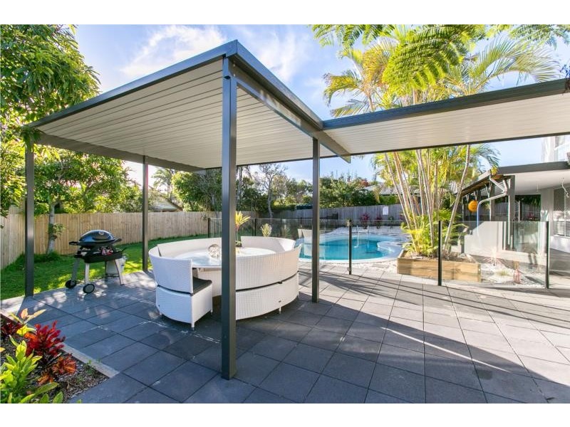 21 Wavecrest Drive, Castaways Beach QLD 4567