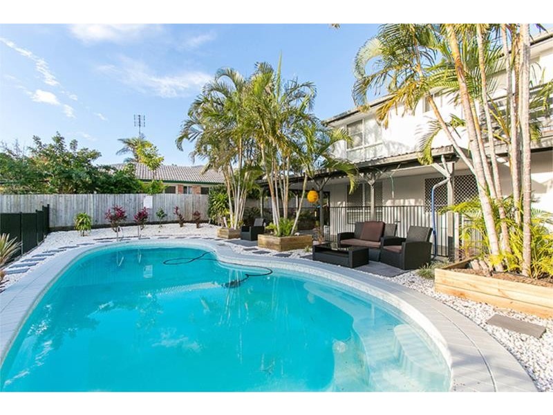 21 Wavecrest Drive, Castaways Beach QLD 4567