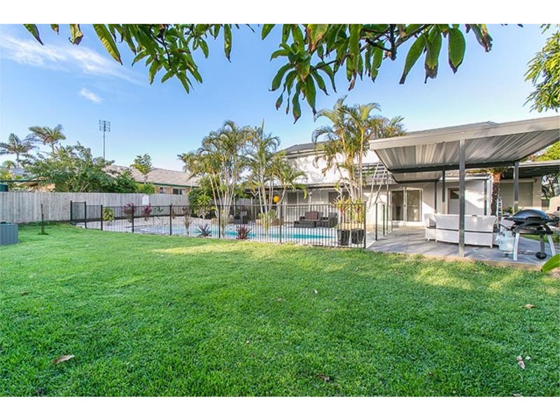 21 Wavecrest Drive, Castaways Beach QLD 4567