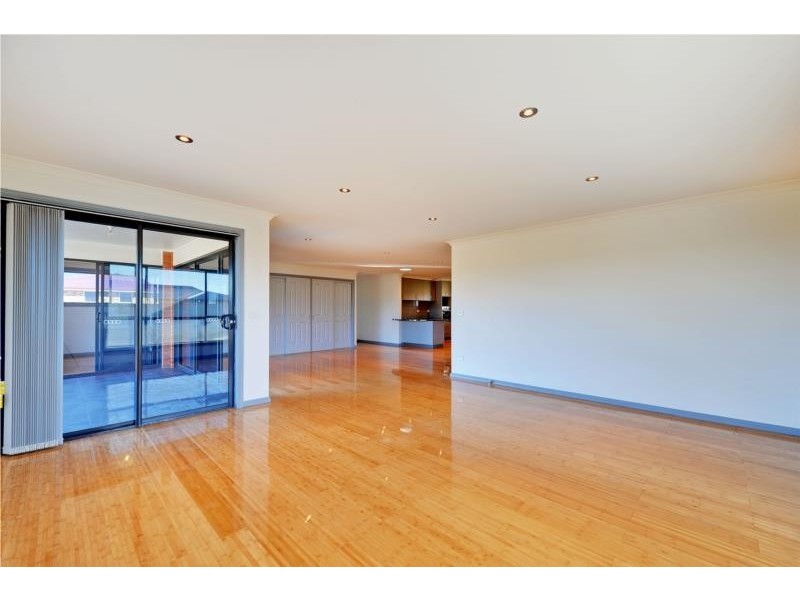 2/18 Rachel Crescent, Old Beach TAS 7017