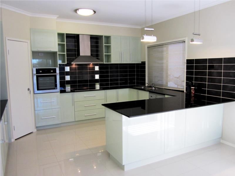 4 Leonardo Close, Eight Mile Plains QLD 4113