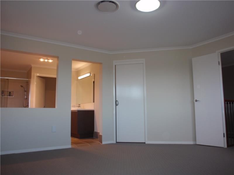 4 Leonardo Close, Eight Mile Plains QLD 4113
