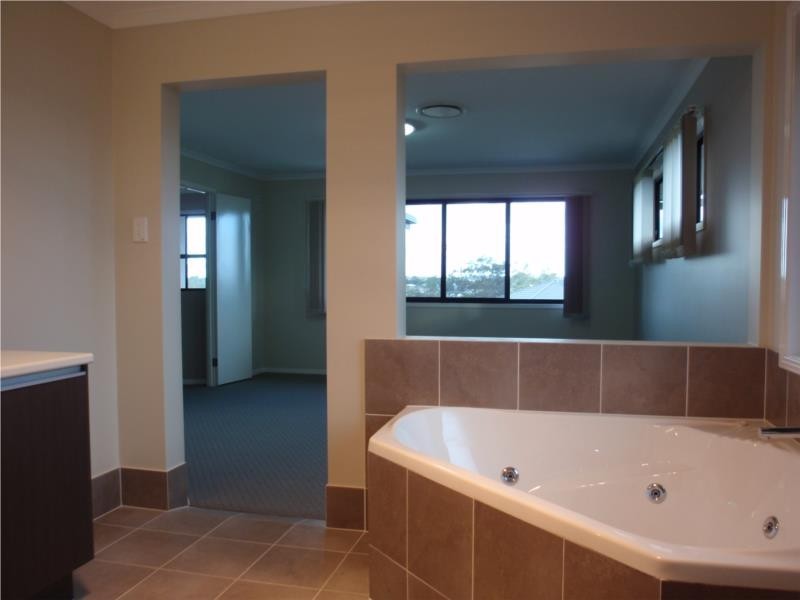 4 Leonardo Close, Eight Mile Plains QLD 4113