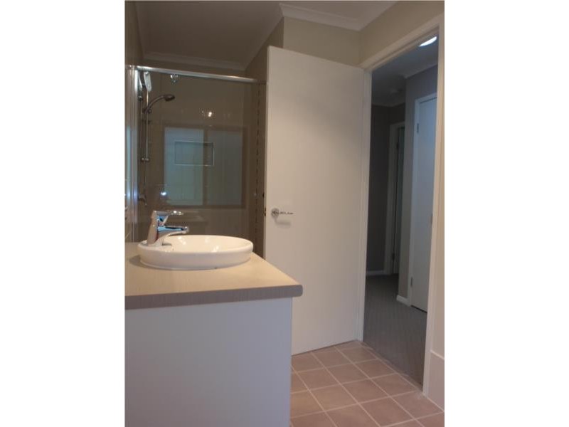 4 Leonardo Close, Eight Mile Plains QLD 4113