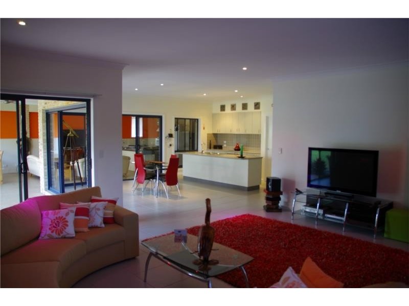 15 Amstal Avenue, Wondunna QLD 4655