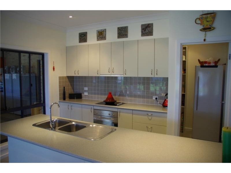 15 Amstal Avenue, Wondunna QLD 4655