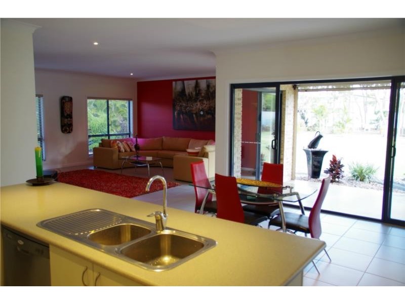 15 Amstal Avenue, Wondunna QLD 4655