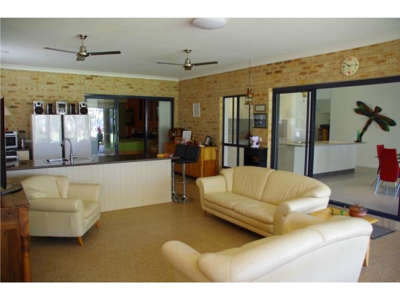 15 Amstal Avenue, Wondunna QLD 4655