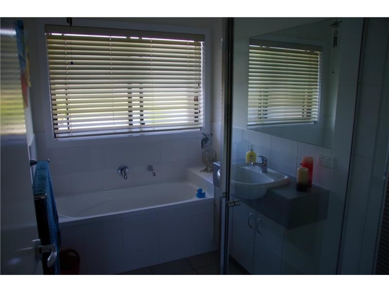 15 Amstal Avenue, Wondunna QLD 4655